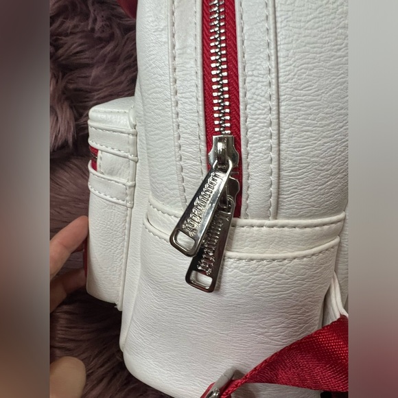 Yellow kitty backpack. - Picture 3 of 8